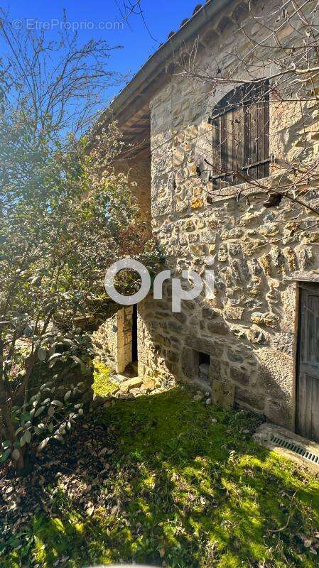 Maison à GROSPIERRES