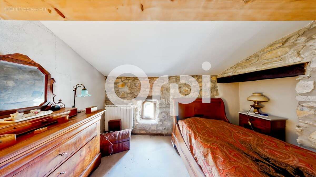 Maison à GROSPIERRES