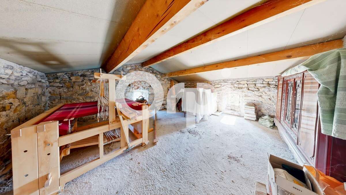 Maison à GROSPIERRES