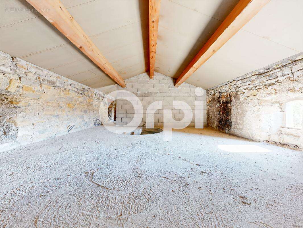 Maison à GROSPIERRES