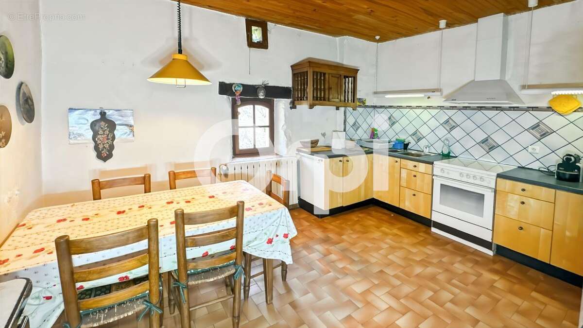 Maison à GROSPIERRES