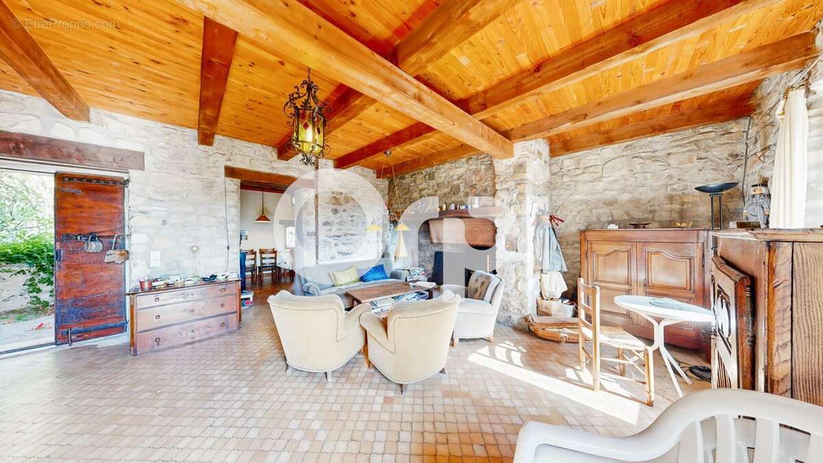 Maison à GROSPIERRES