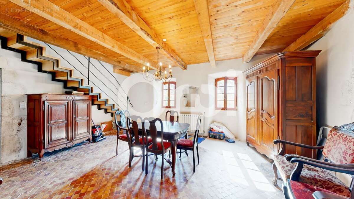 Maison à GROSPIERRES