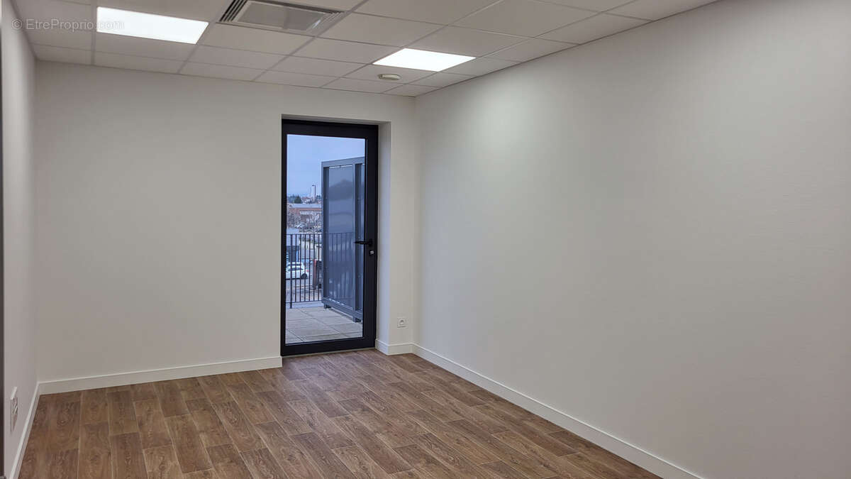 Commerce à SAINT-JUST-SAINT-RAMBERT