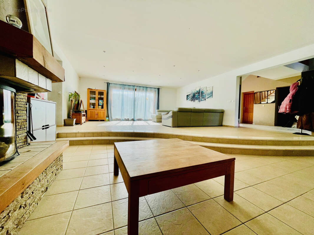 Maison à CRECY-LA-CHAPELLE