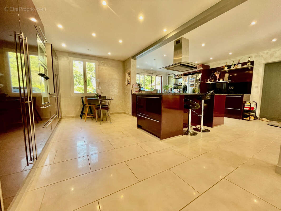 Maison à CRECY-LA-CHAPELLE