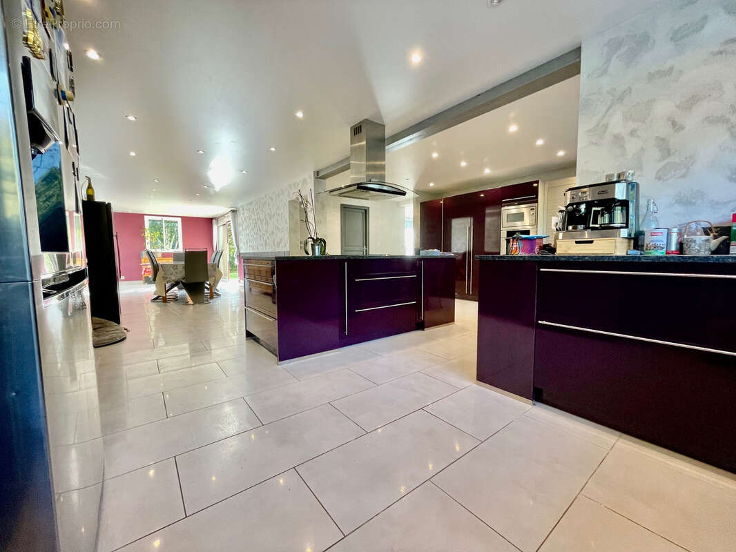 Maison à CRECY-LA-CHAPELLE