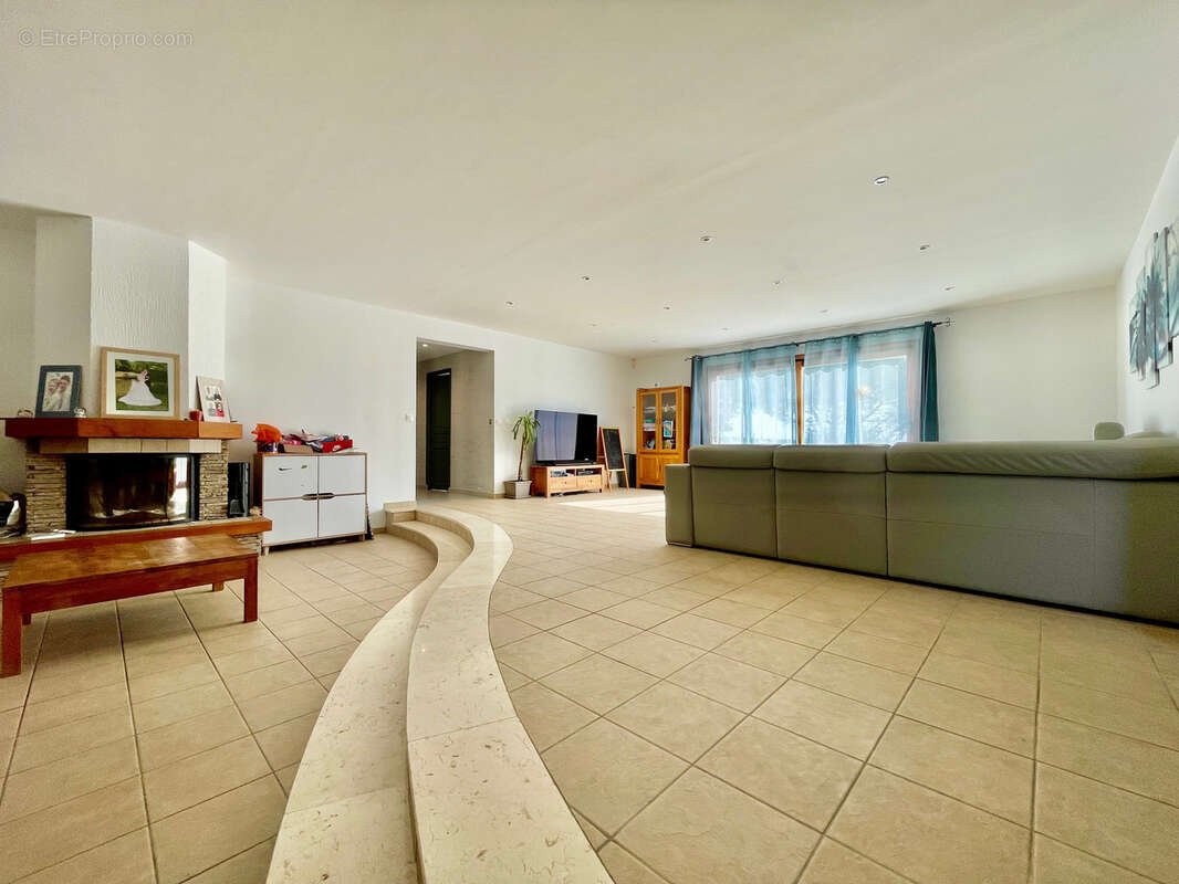 Maison à CRECY-LA-CHAPELLE