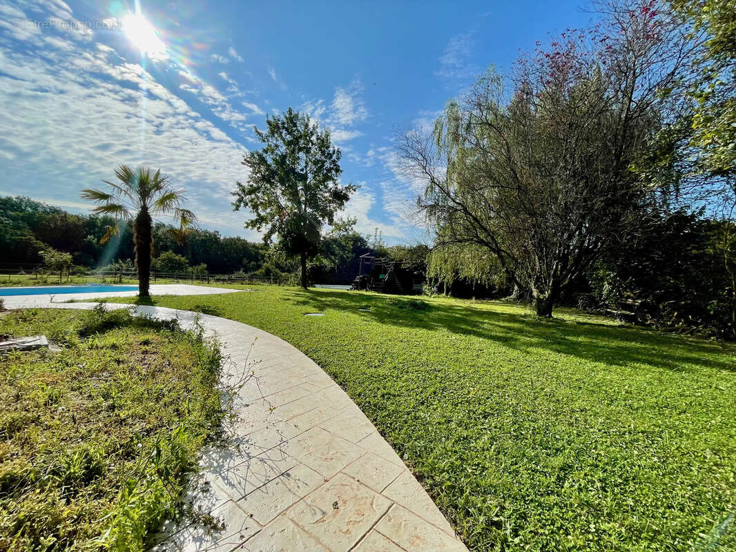 Maison à CRECY-LA-CHAPELLE