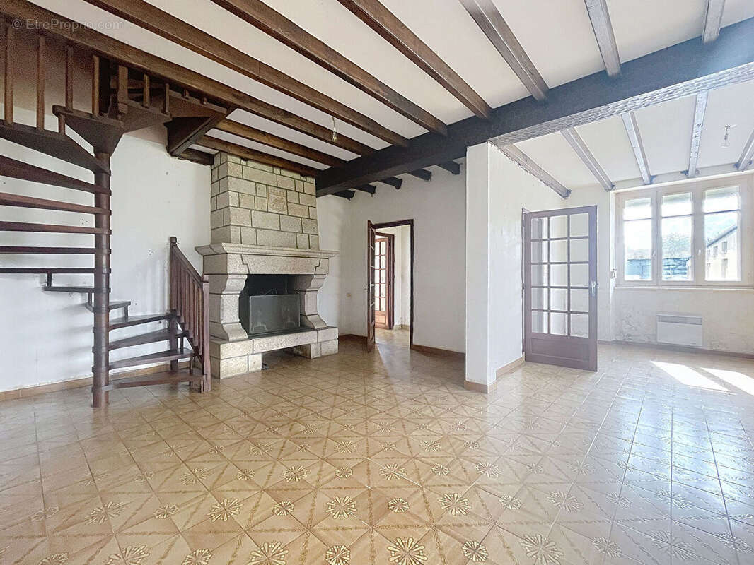 Maison à SAINT-MALO-DES-TROIS-FONTAINES