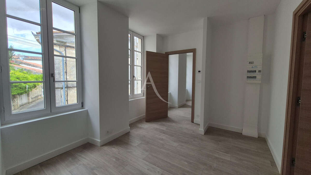 Appartement à SAINT-JEAN-D&#039;ANGELY