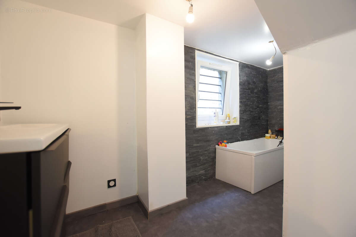 Maison à LES ESSARTS-LE-ROI