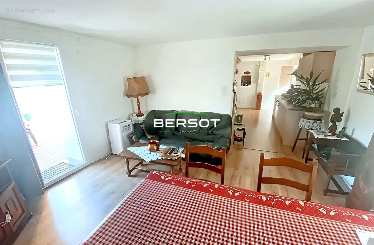 Maison à PORT-SUR-SAONE