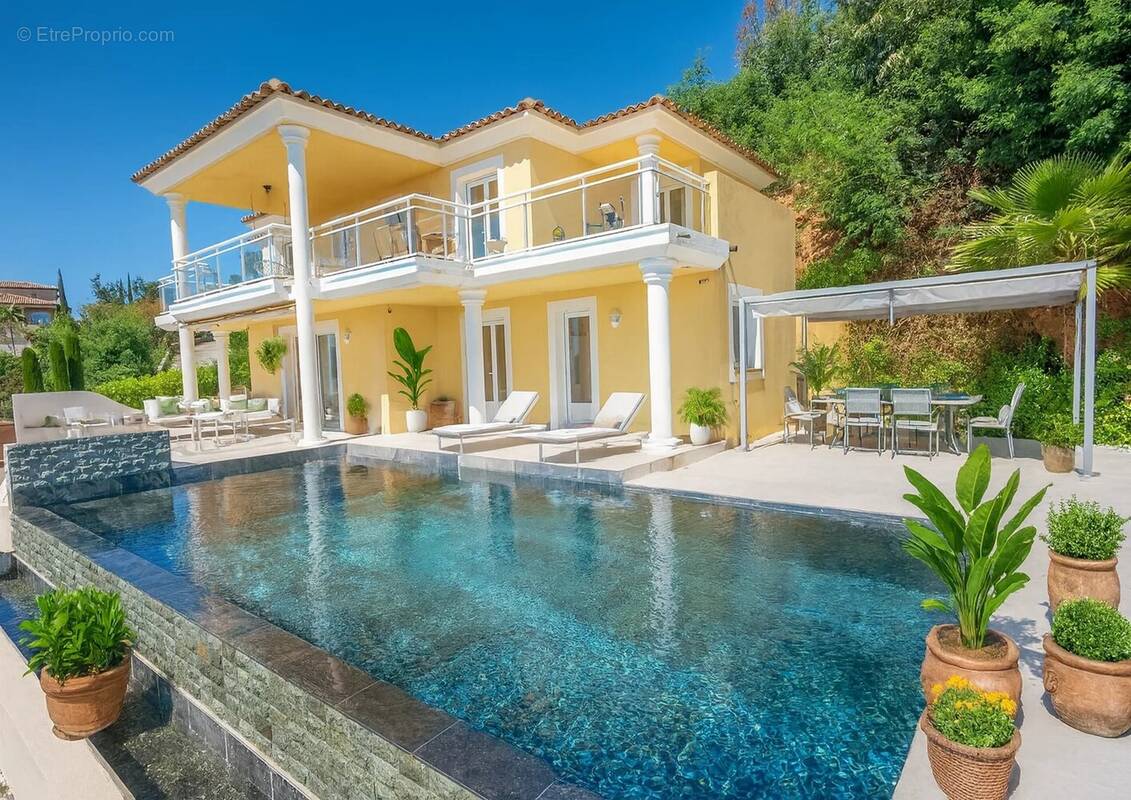 Maison à MANDELIEU-LA-NAPOULE