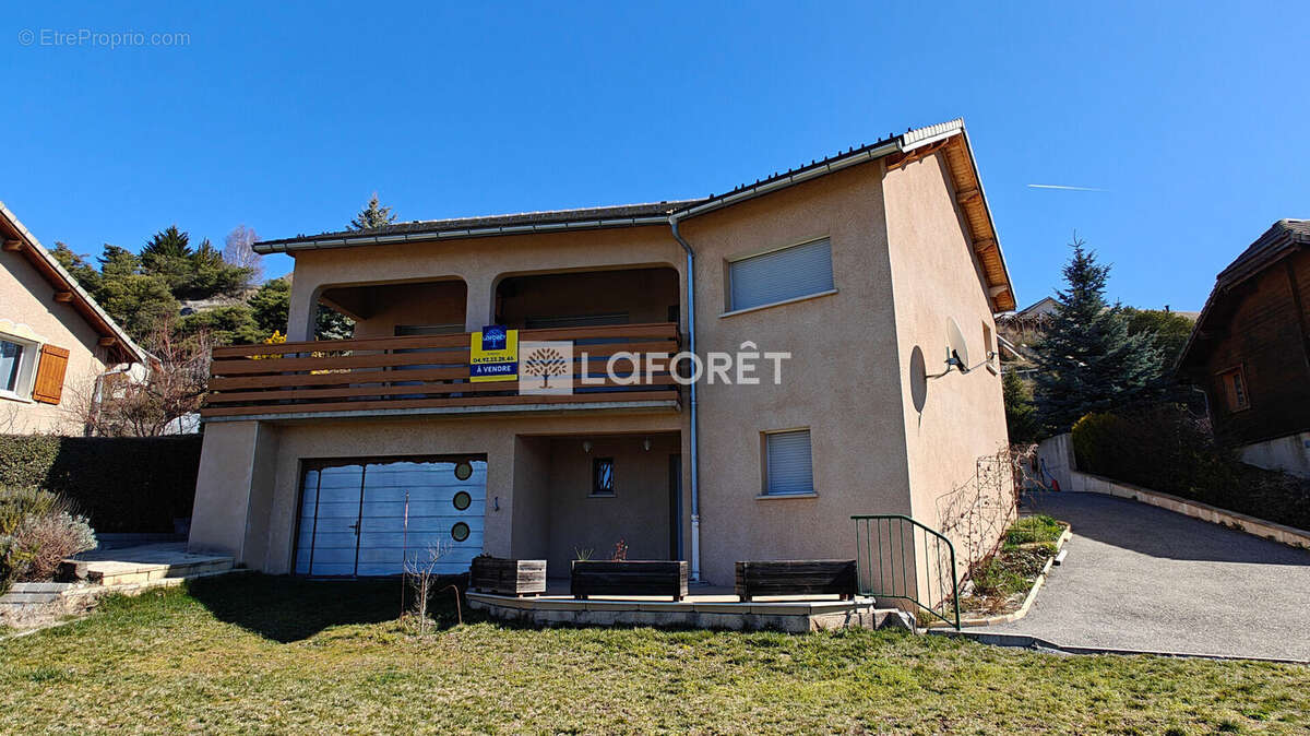 Maison à LE SAUZE-DU-LAC