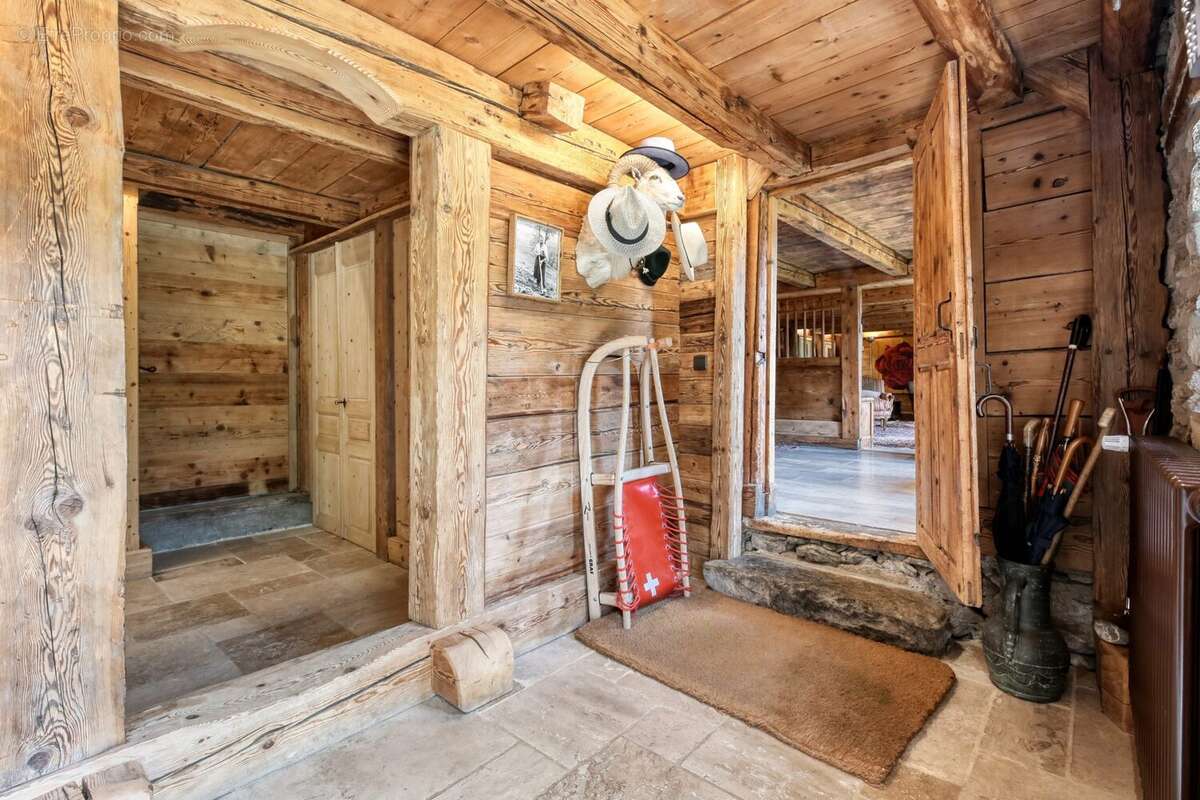 Maison à DEMI-QUARTIER