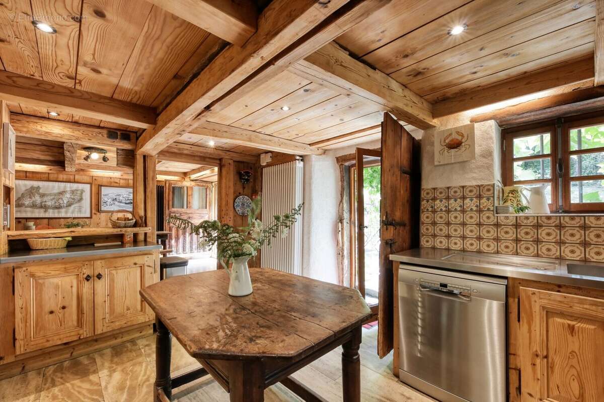 Maison à DEMI-QUARTIER