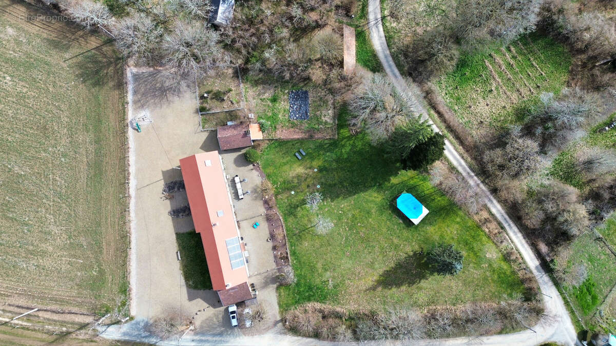 Maison à SAINT-PRIEST-DES-CHAMPS