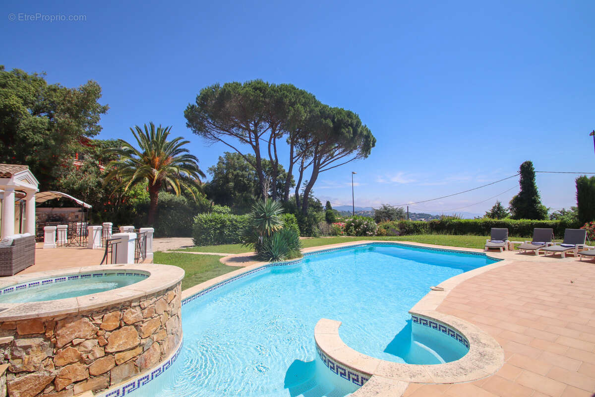 Maison à LES ADRETS-DE-L&#039;ESTEREL