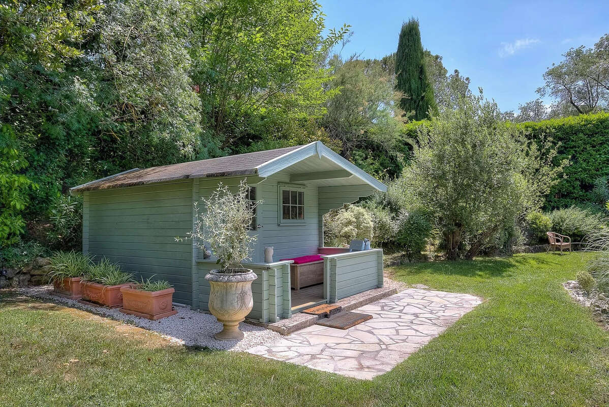 Maison à CHATEAUNEUF-GRASSE