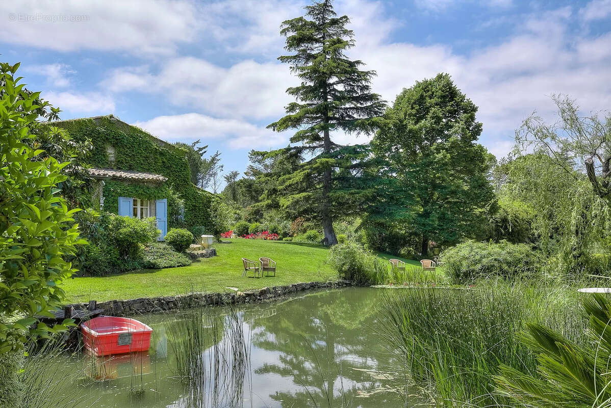 Maison à CHATEAUNEUF-GRASSE