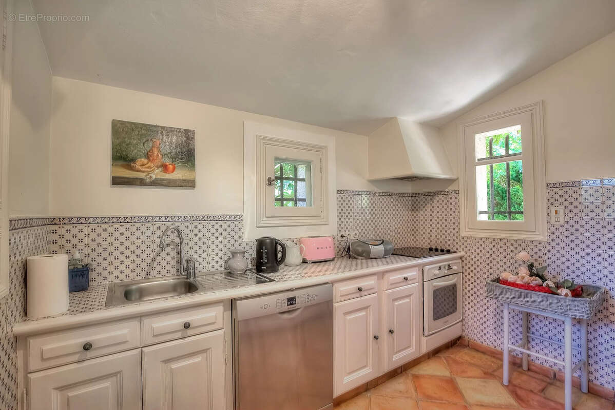 Maison à CHATEAUNEUF-GRASSE