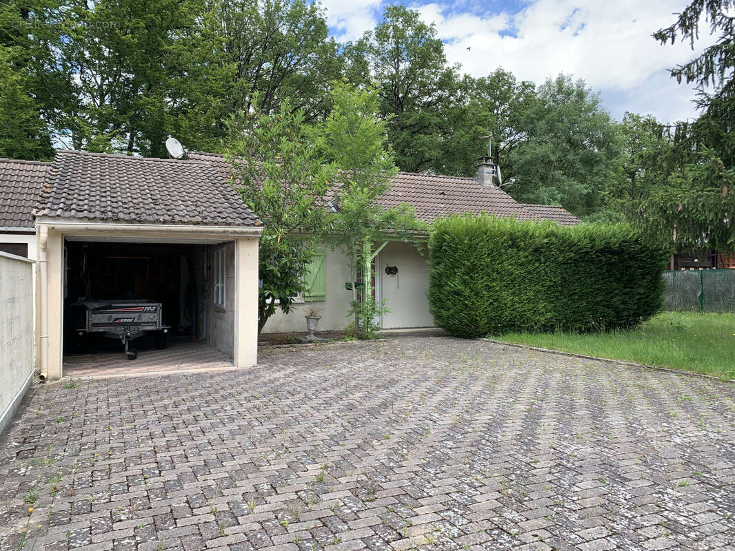 Maison à BAZOCHES-SUR-LE-BETZ