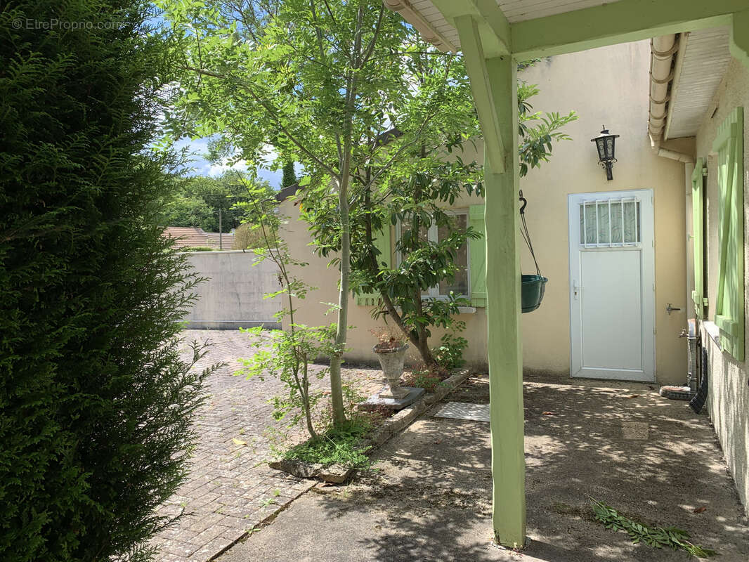 Maison à BAZOCHES-SUR-LE-BETZ