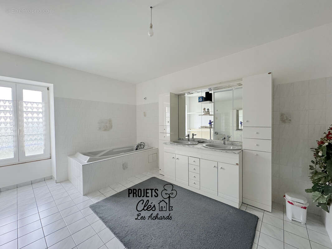 Maison à SAINT-GEORGES-DE-POINTINDOUX