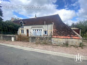 Maison à AINAY-LE-CHATEAU