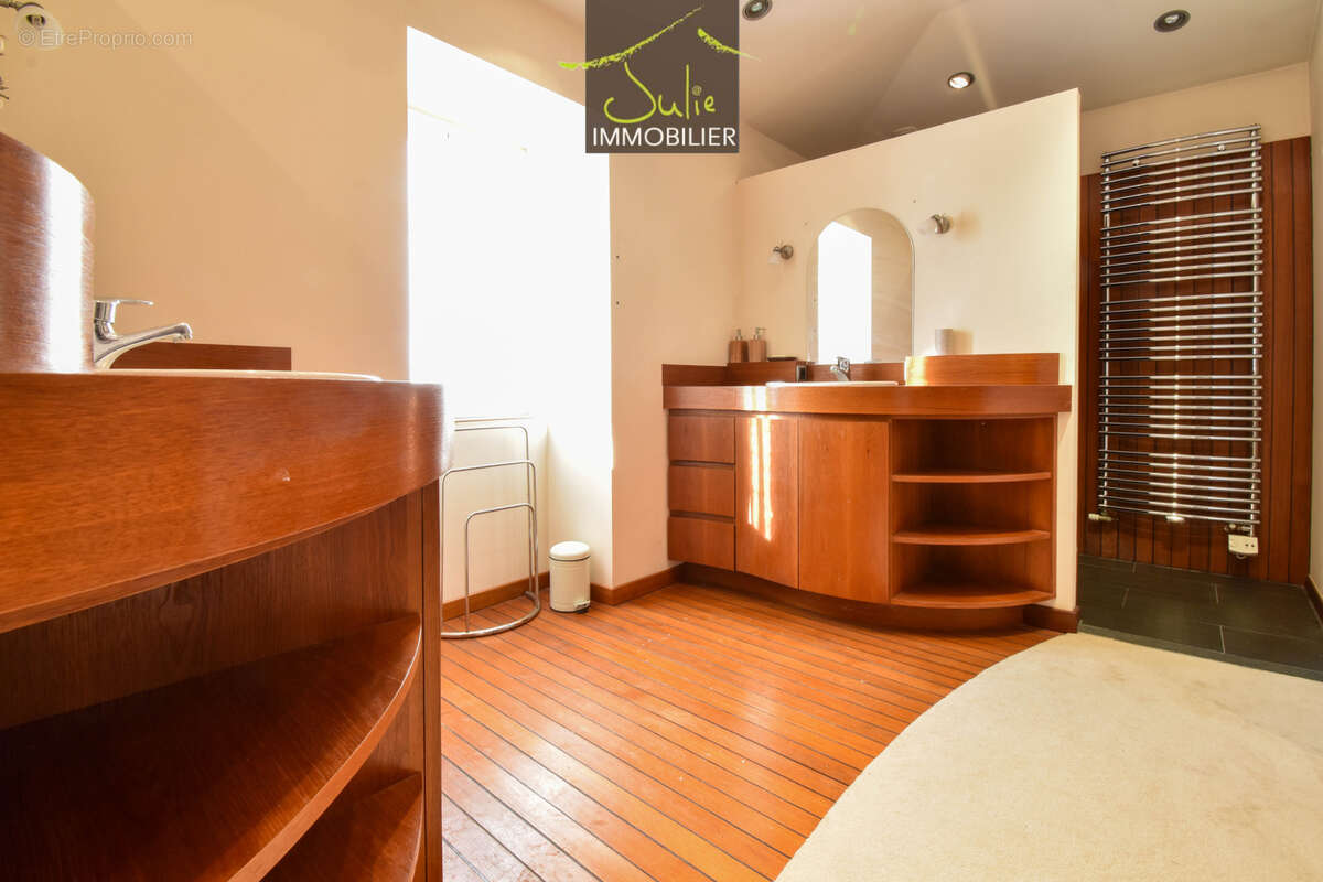 Maison à MONTRAVERS