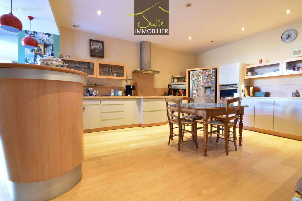 Maison à MONTRAVERS