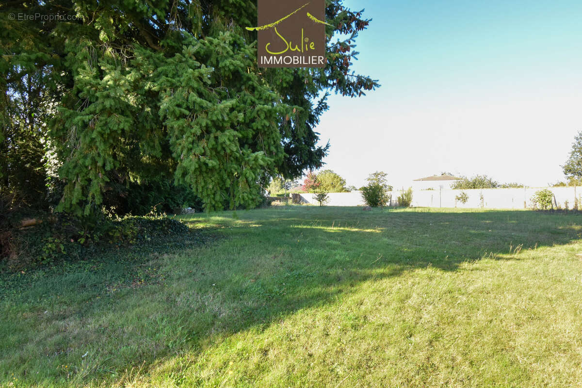 Maison à MONTRAVERS