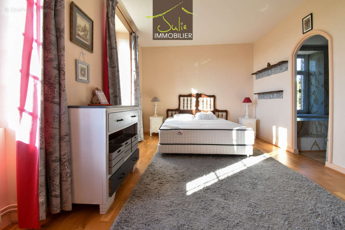 Maison à MONTRAVERS