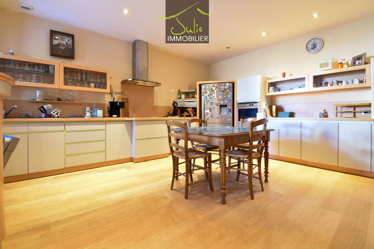 Maison à MONTRAVERS