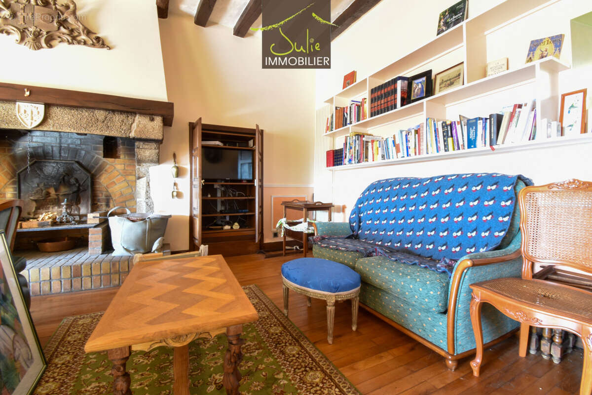 Maison à MONTRAVERS