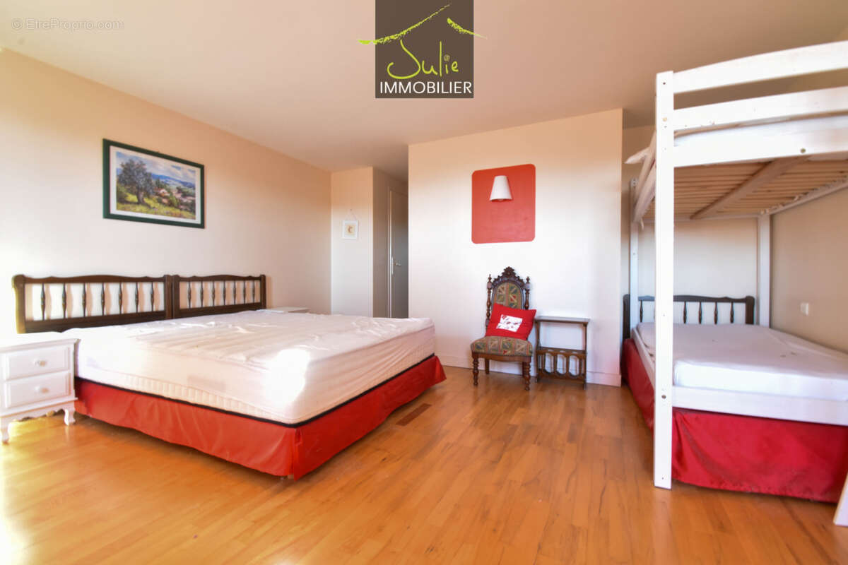 Maison à MONTRAVERS