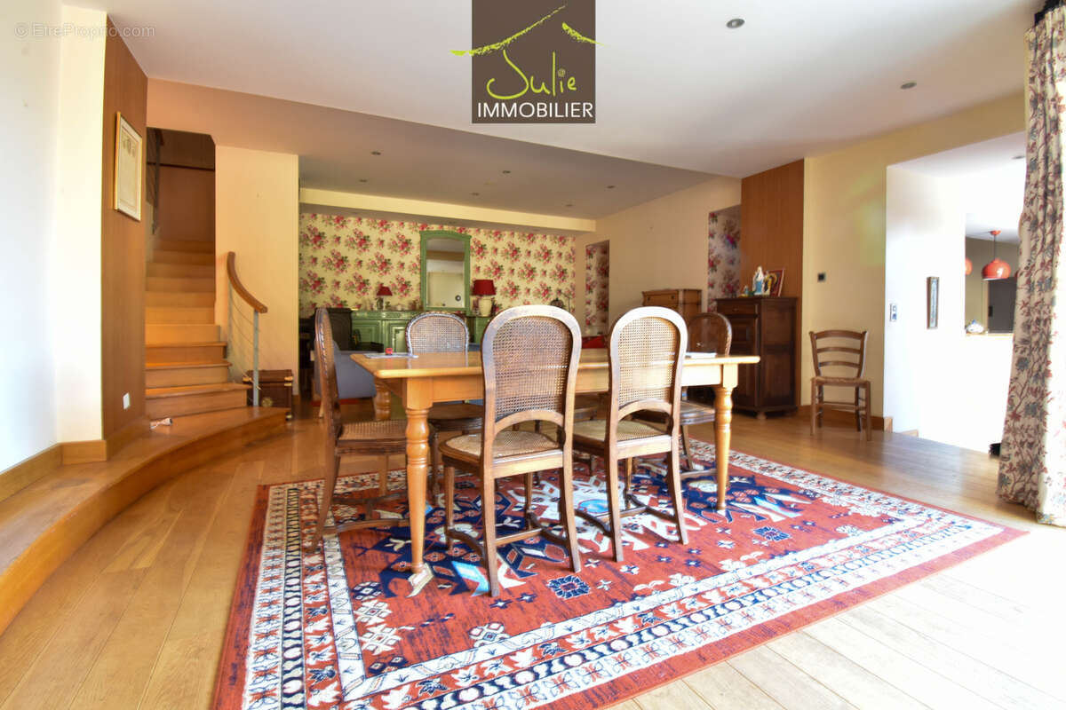 Maison à MONTRAVERS