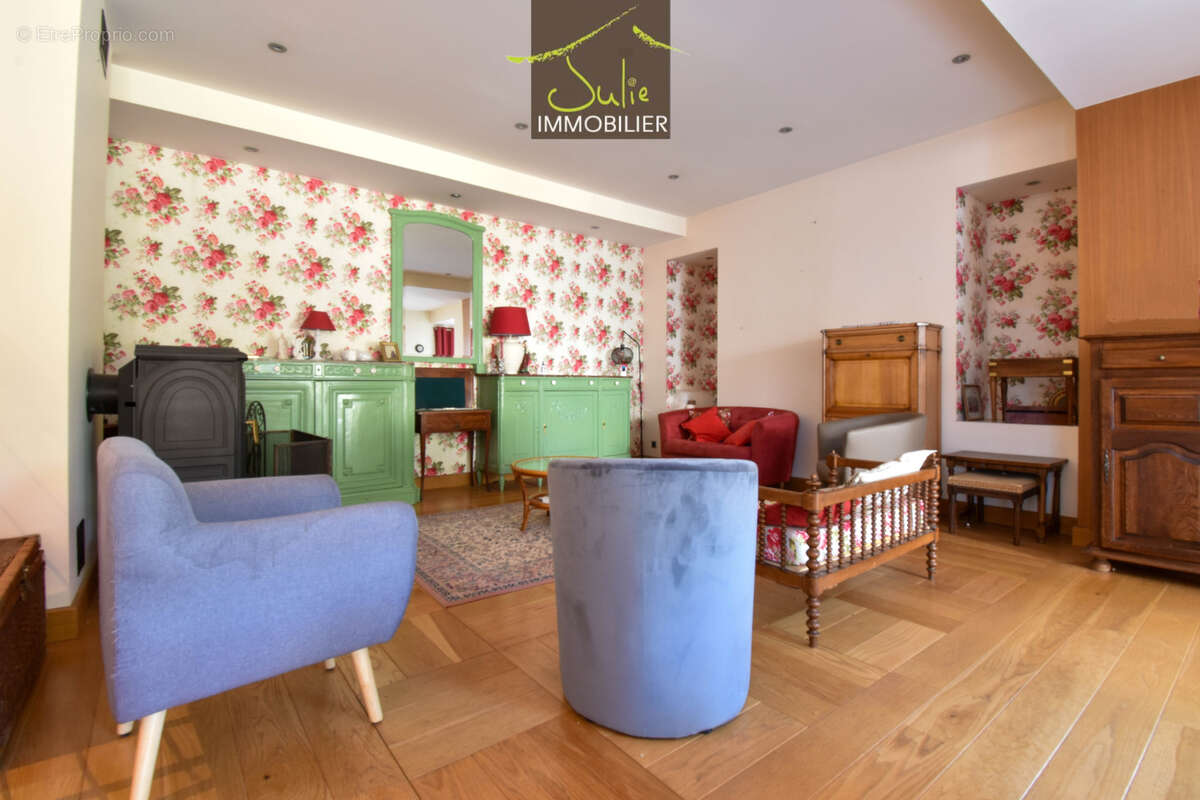 Maison à MONTRAVERS