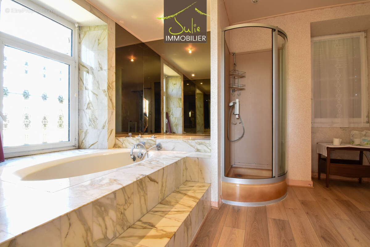 Maison à MONTRAVERS