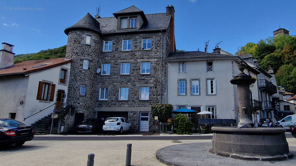 Appartement à POLMINHAC