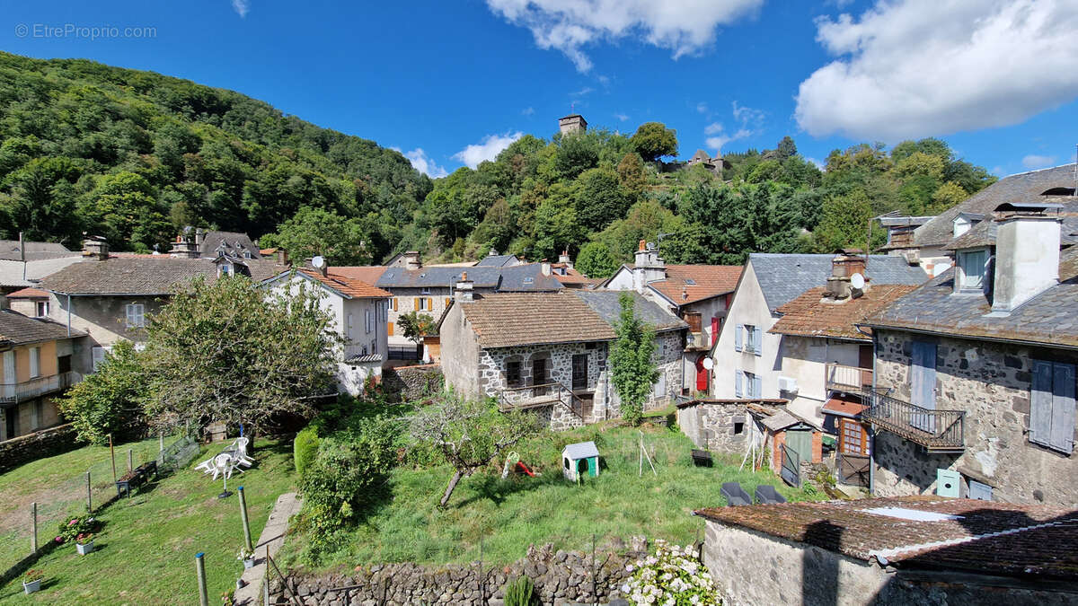 Appartement à POLMINHAC