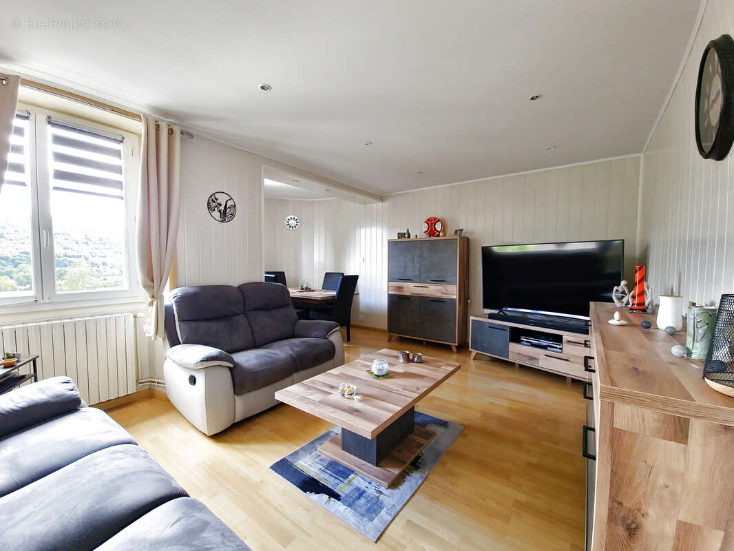 Appartement à POLMINHAC