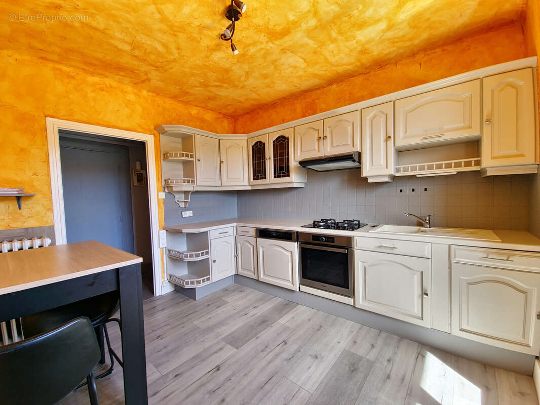 Appartement à POLMINHAC