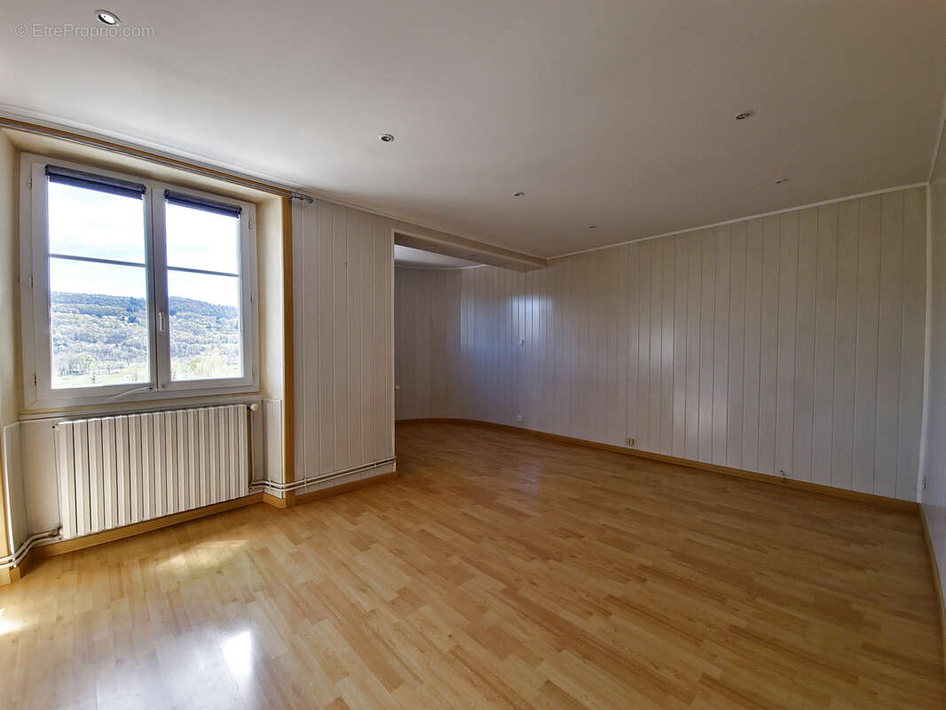 Appartement à POLMINHAC