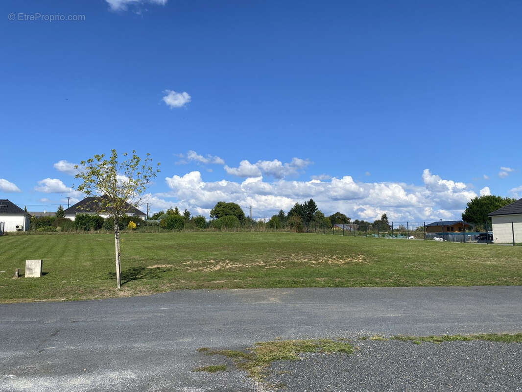 Terrain à SAINT-PARDOUX-CORBIER