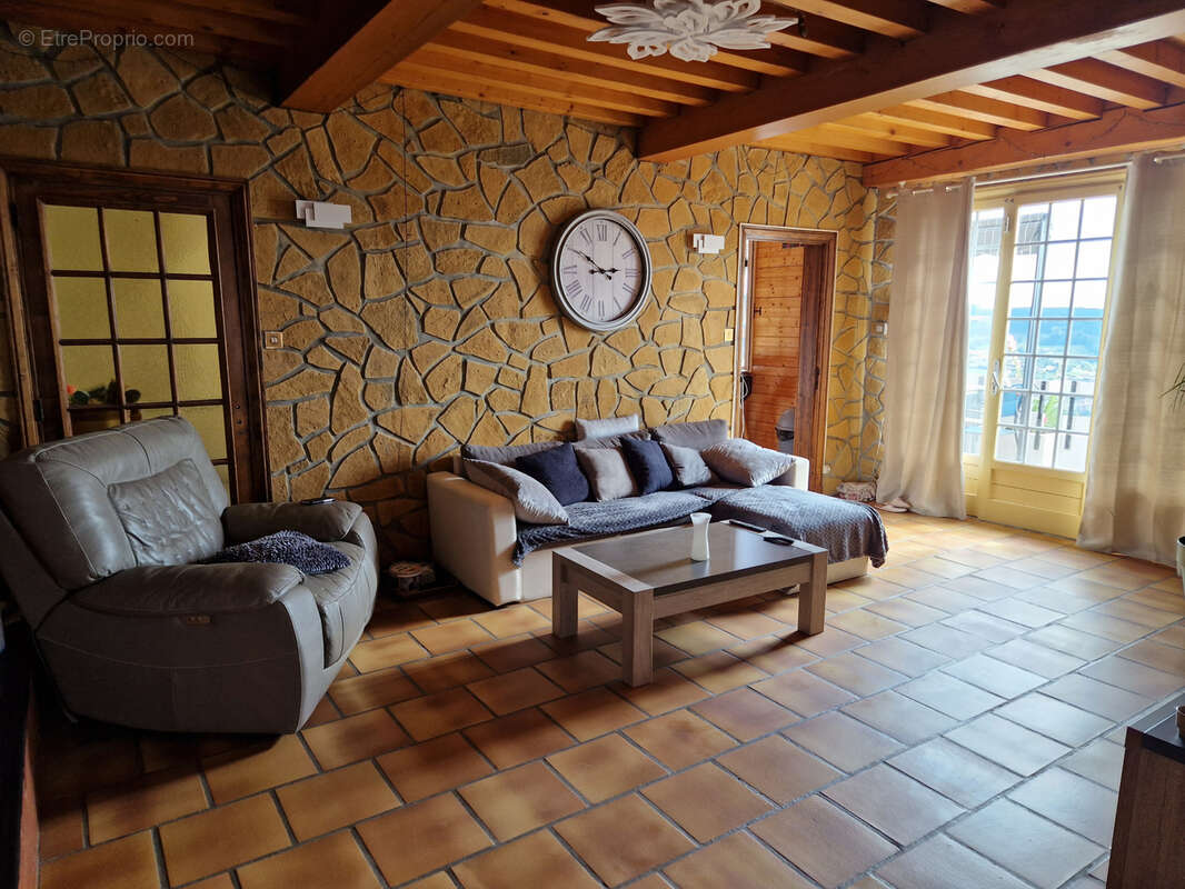 Maison à COURS-LA-VILLE