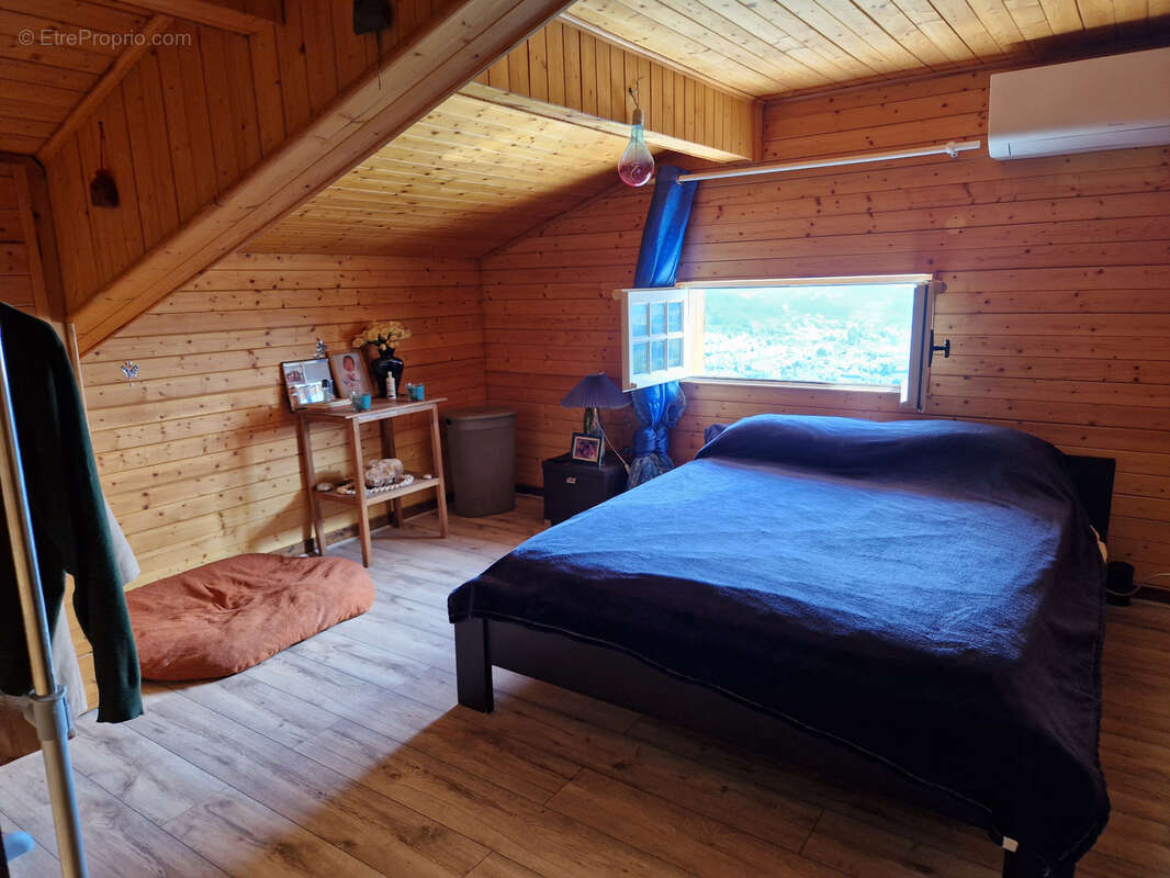 Maison à COURS-LA-VILLE