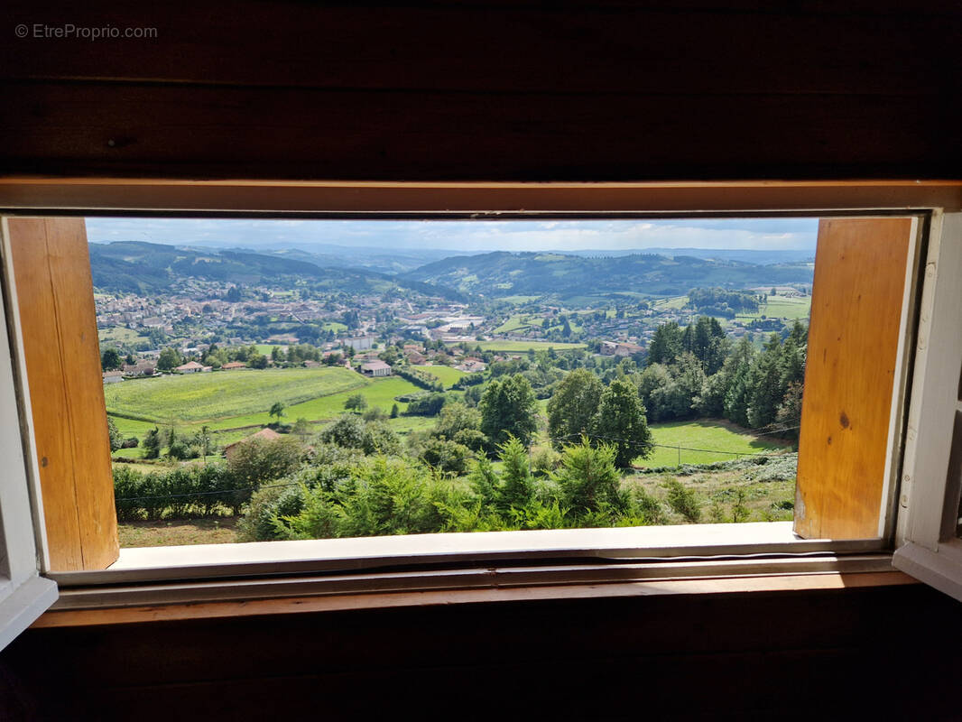 Maison à COURS-LA-VILLE