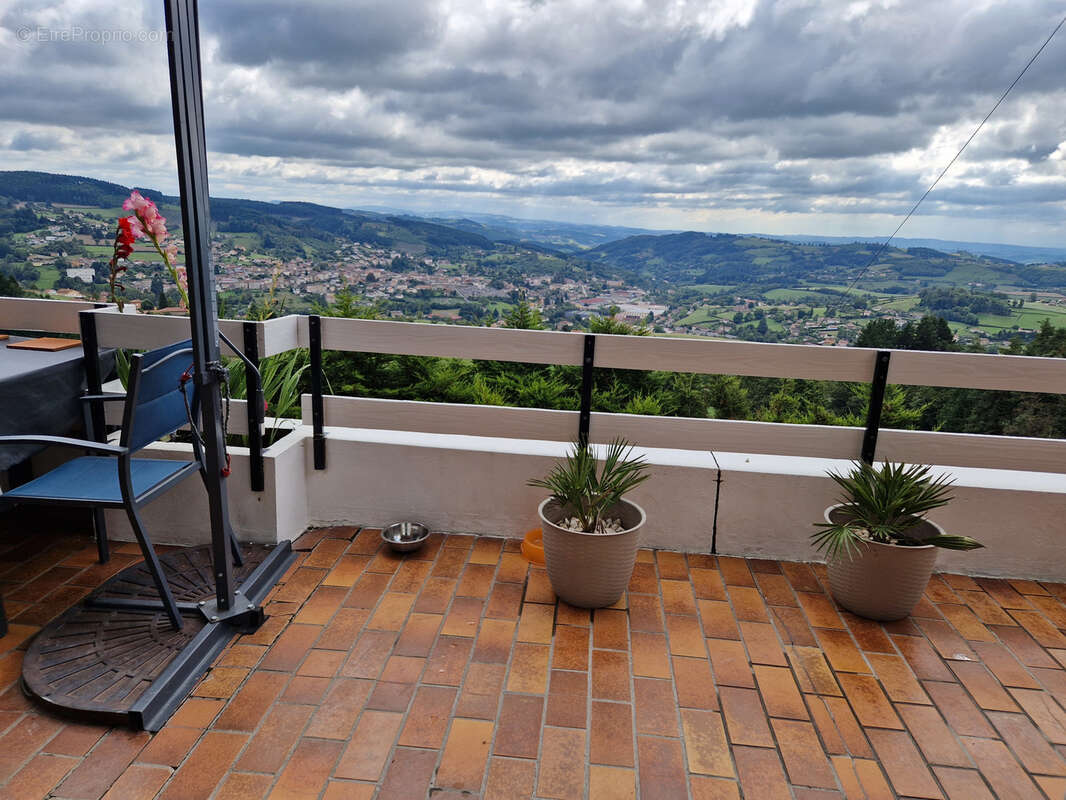 Maison à COURS-LA-VILLE